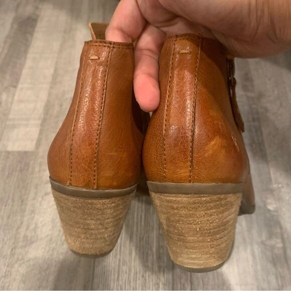 Frye heeled Booties size 8 m leather upper wooden heel - Picture 5 of 10